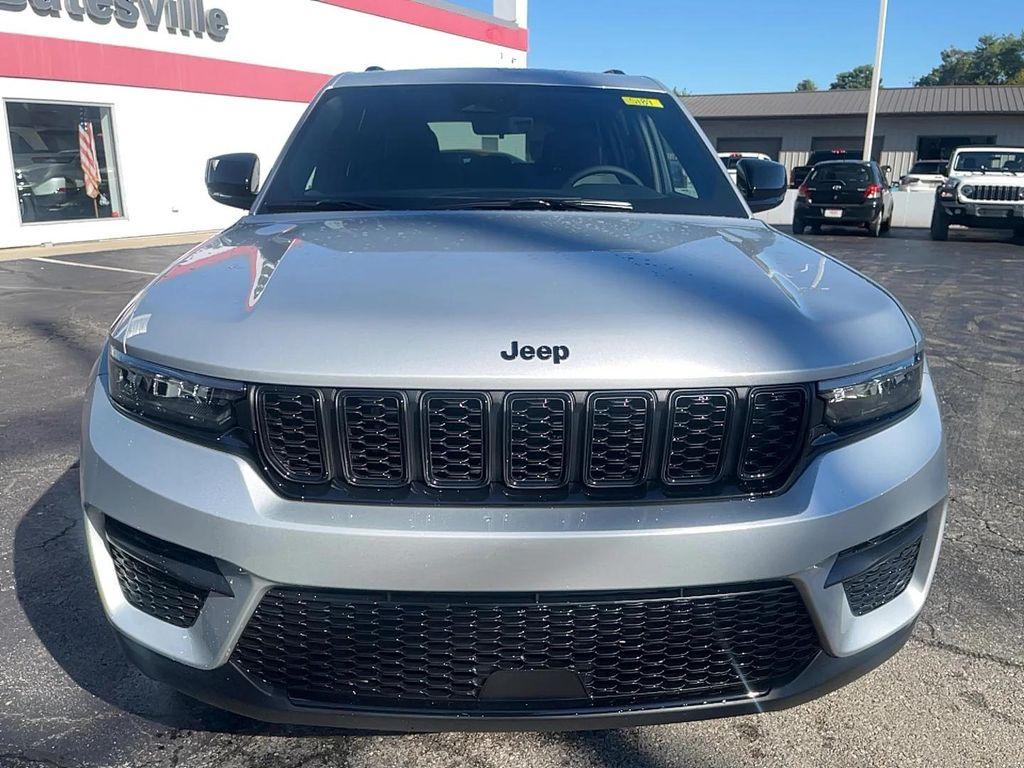 new 2025 Jeep Grand Cherokee car, priced at $48,375