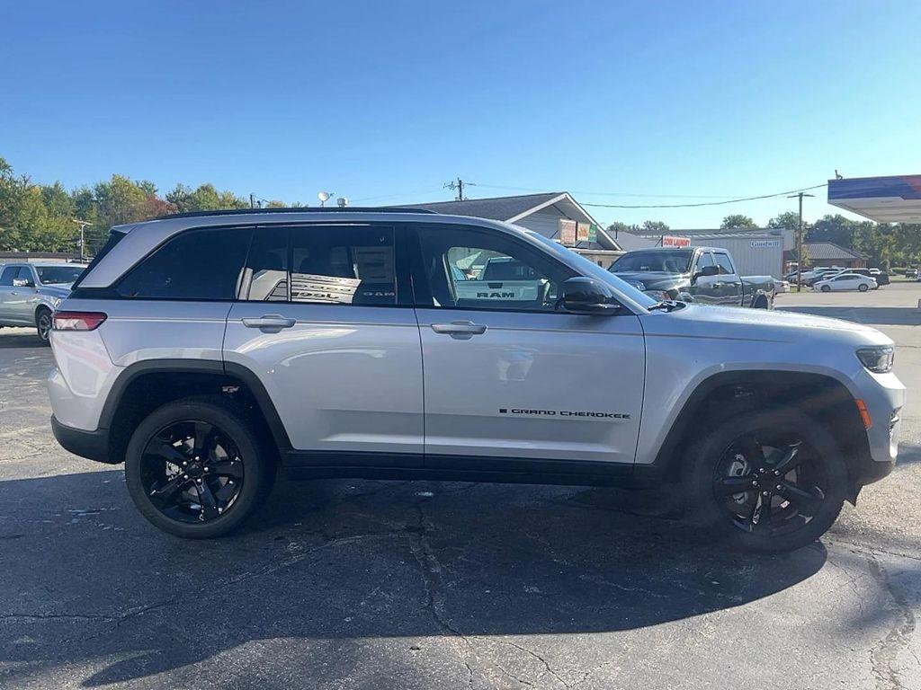 new 2025 Jeep Grand Cherokee car, priced at $48,375