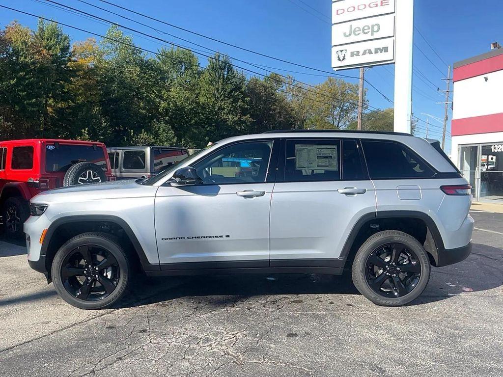 new 2025 Jeep Grand Cherokee car, priced at $48,375