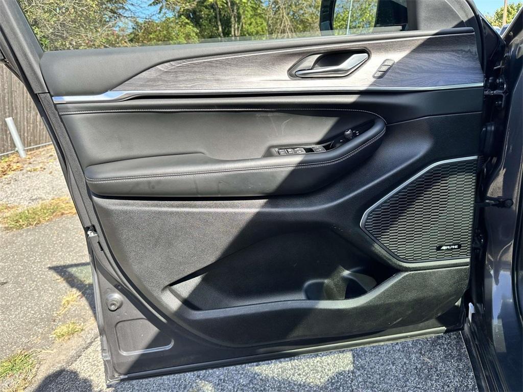 used 2022 Jeep Grand Cherokee car, priced at $32,372