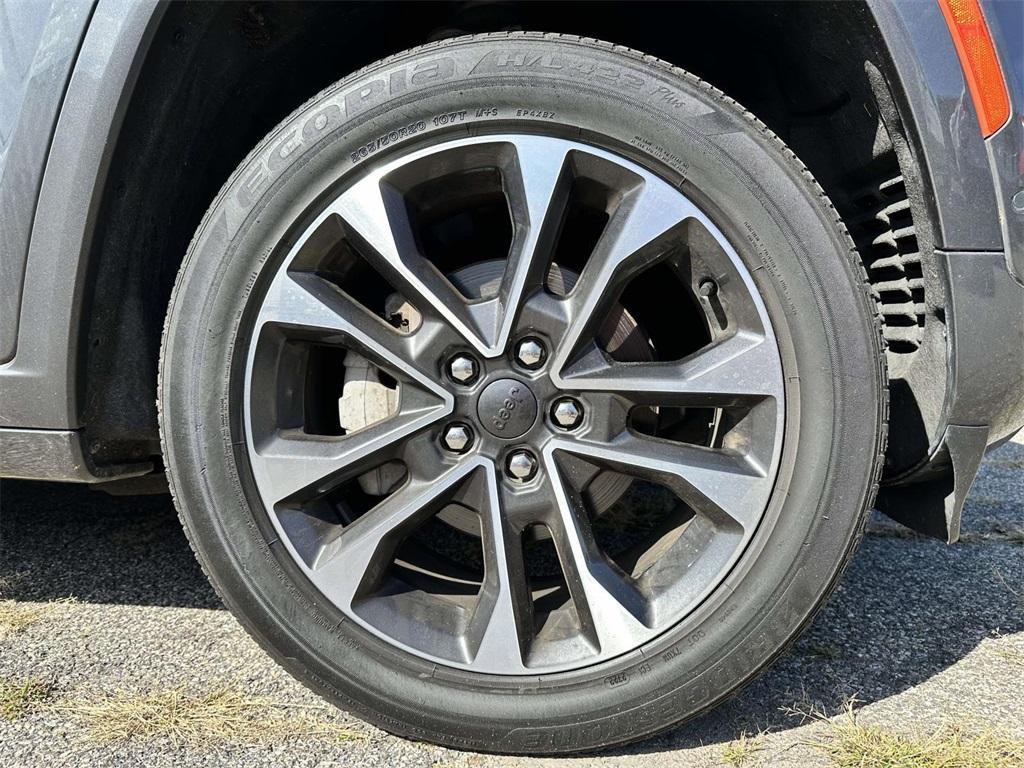 used 2022 Jeep Grand Cherokee car, priced at $32,372