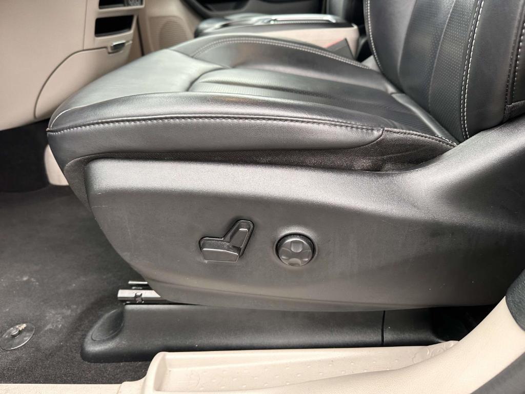 used 2023 Chrysler Pacifica car, priced at $23,205