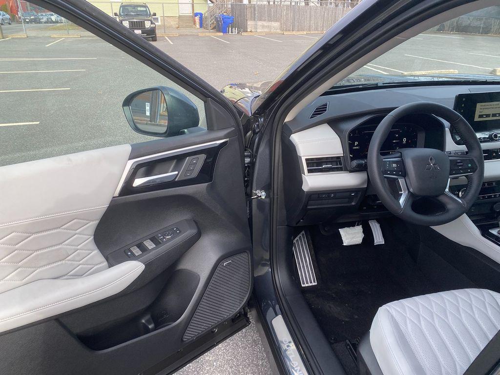 new 2026 Mitsubishi Outlander car, priced at $42,878