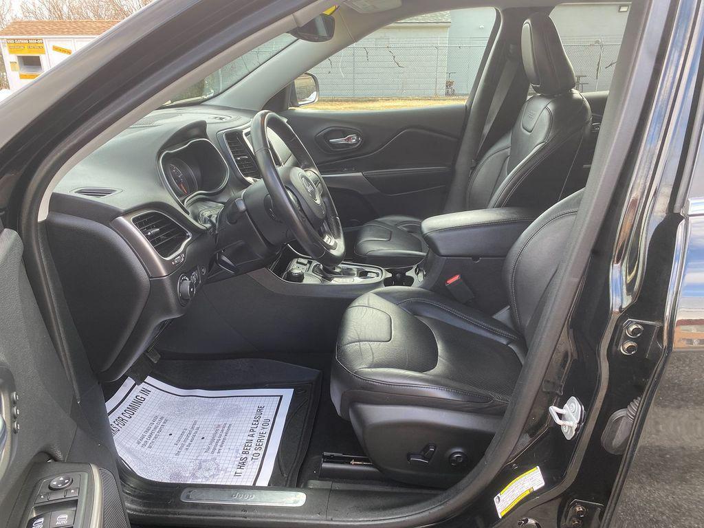 used 2019 Jeep Cherokee car, priced at $17,238