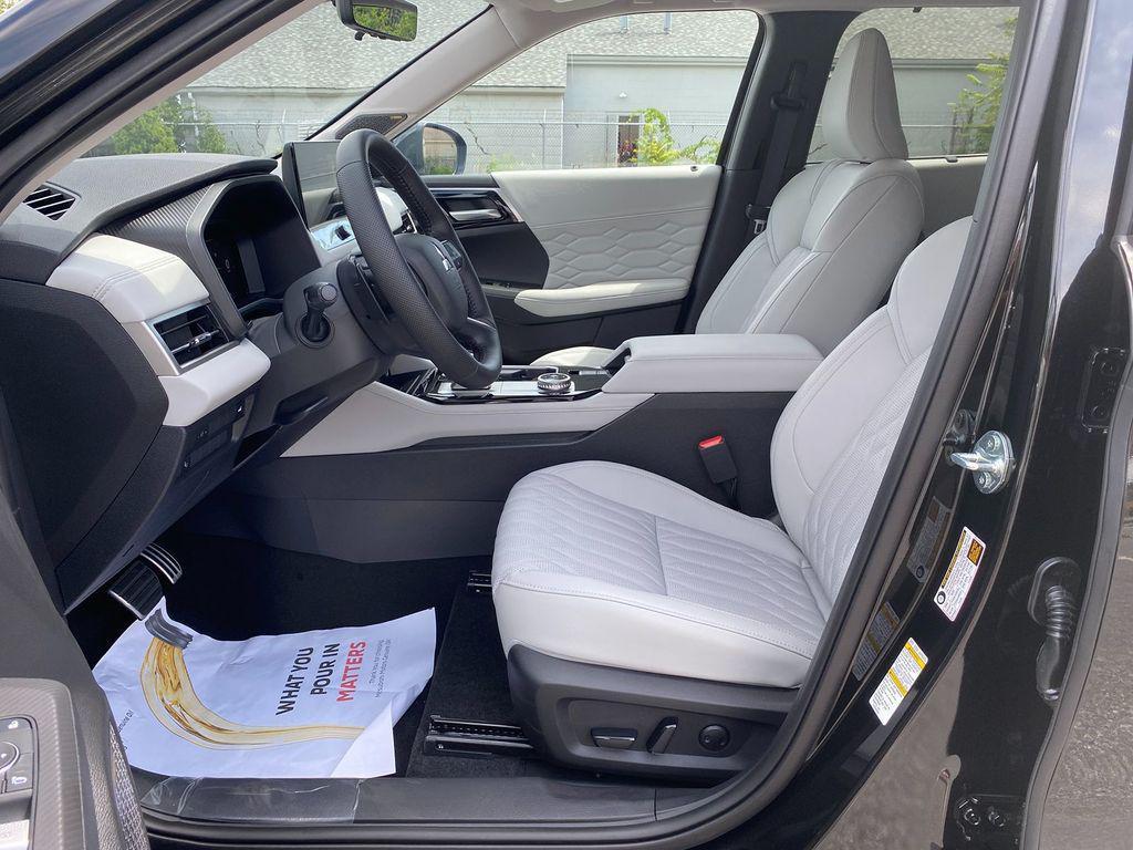 new 2025 Mitsubishi Outlander car, priced at $46,260