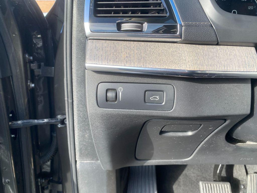 used 2022 Volvo XC90 car, priced at $29,988