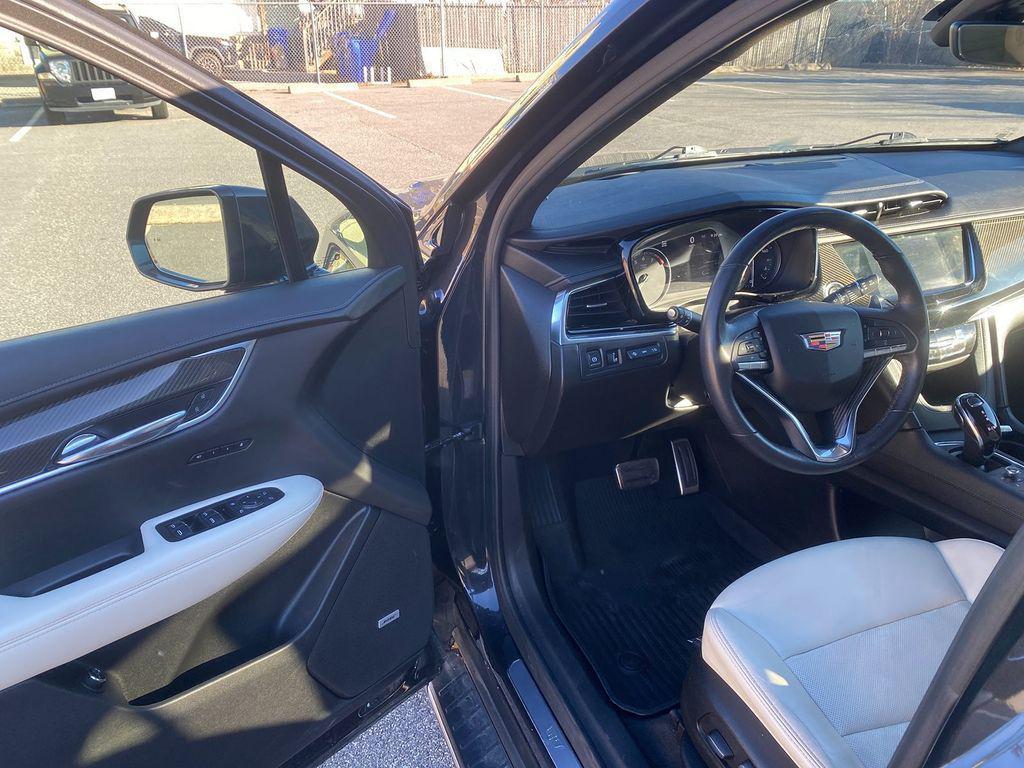 used 2020 Cadillac XT6 car, priced at $29,988