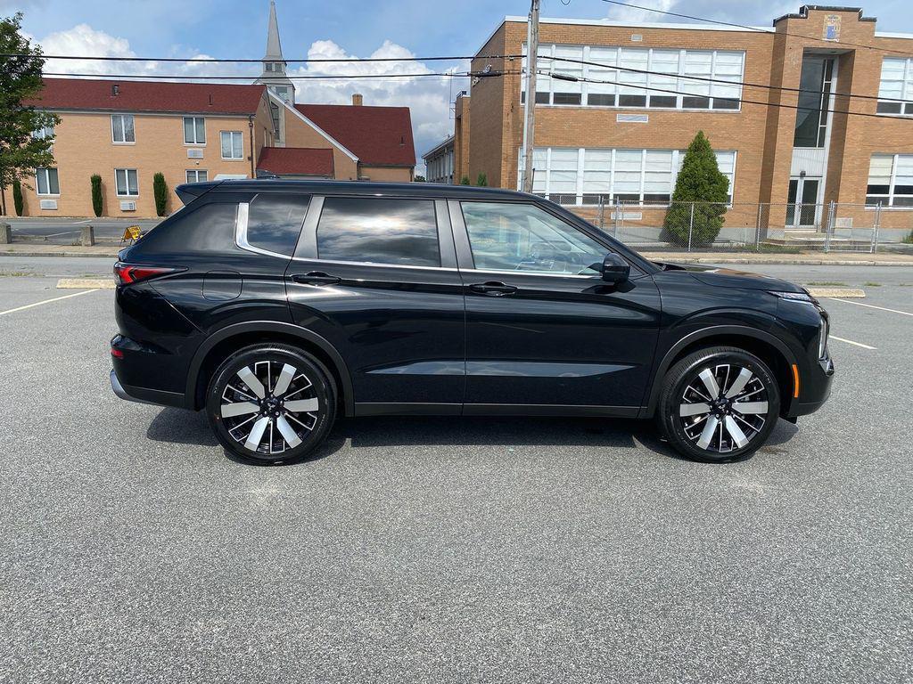 new 2025 Mitsubishi Outlander car, priced at $40,068