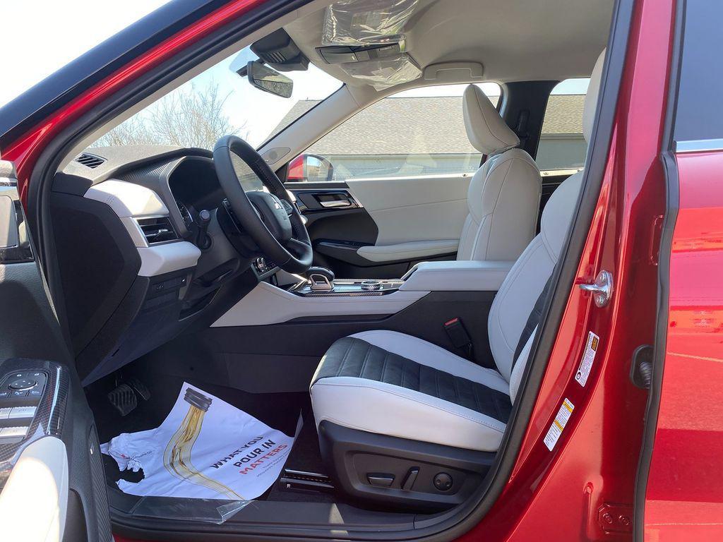 new 2025 Mitsubishi Outlander car, priced at $37,023