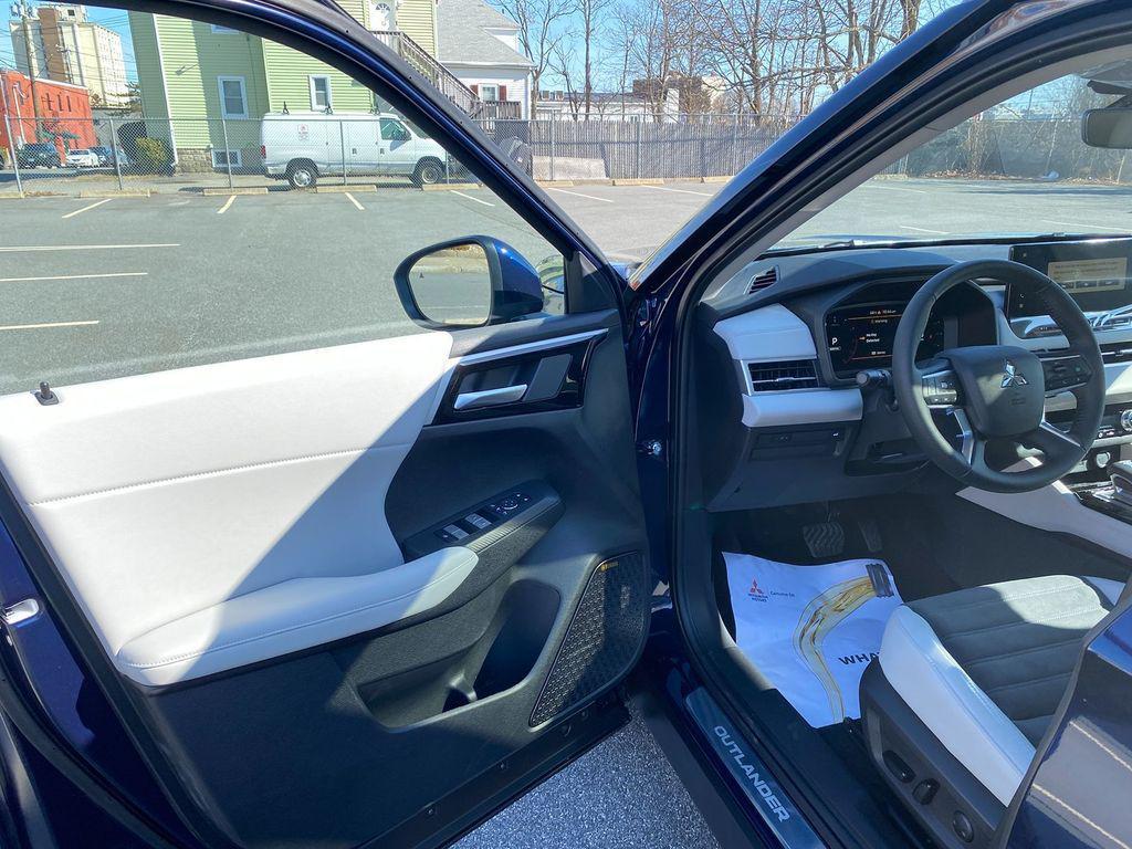 new 2025 Mitsubishi Outlander car, priced at $39,473