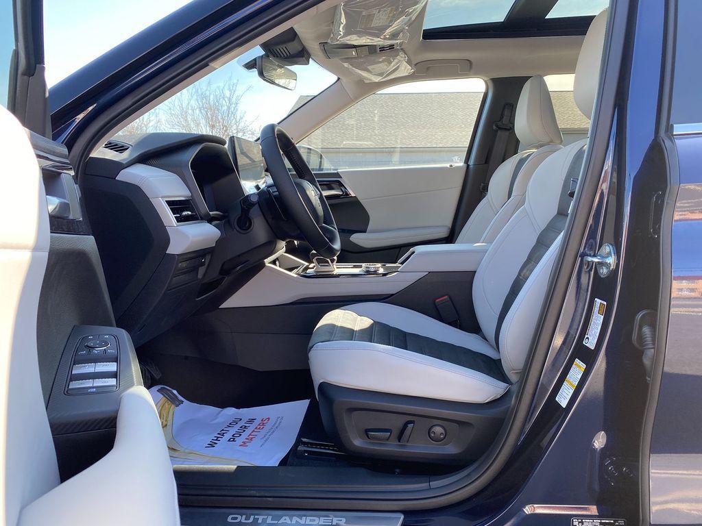 new 2025 Mitsubishi Outlander car, priced at $39,473