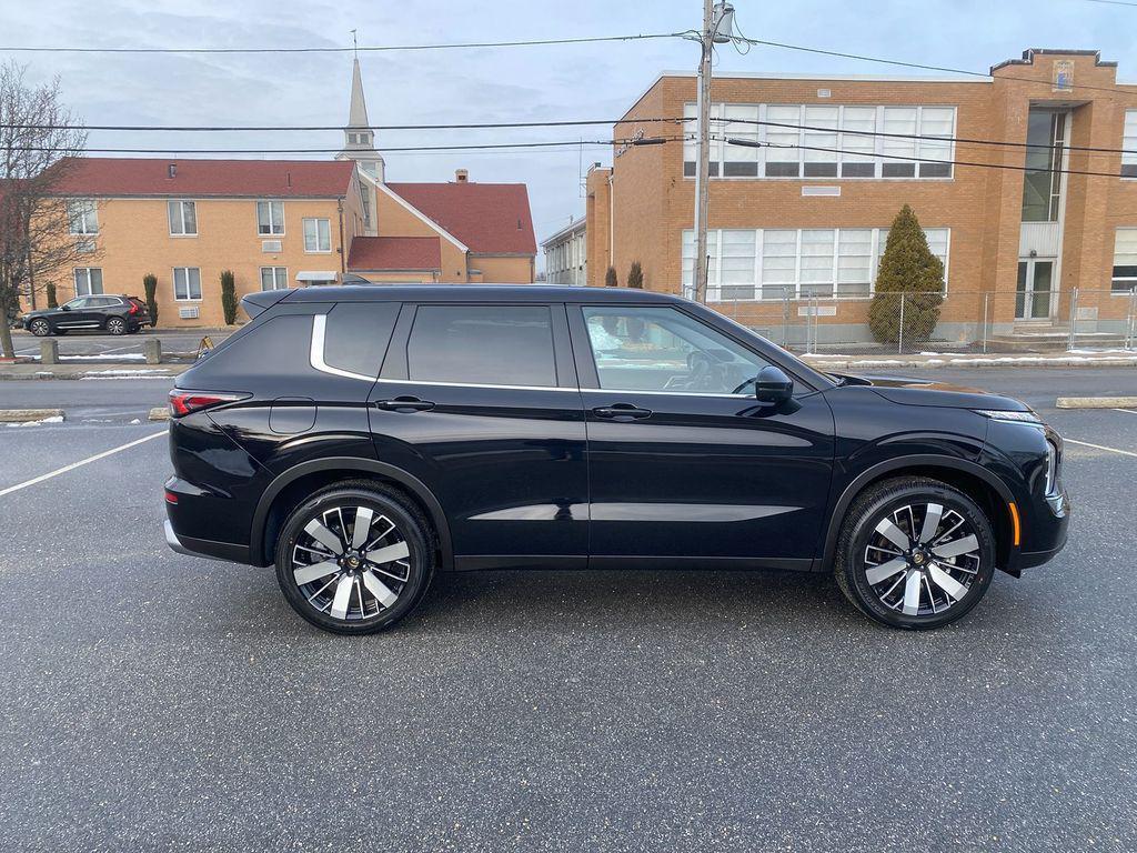 new 2026 Mitsubishi Outlander car, priced at $42,558