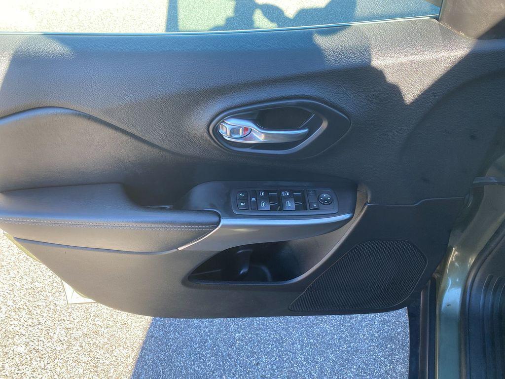 used 2019 Jeep Cherokee car, priced at $14,995