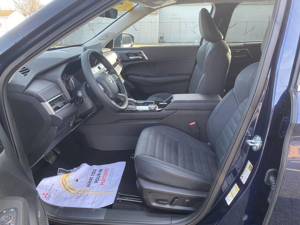new 2025 Mitsubishi Outlander car, priced at $36,263