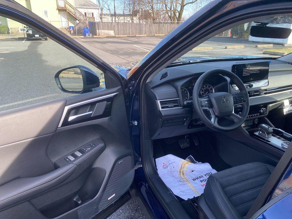 new 2025 Mitsubishi Outlander car, priced at $36,263