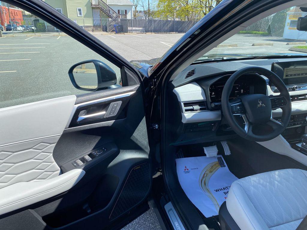 new 2025 Mitsubishi Outlander car, priced at $44,763