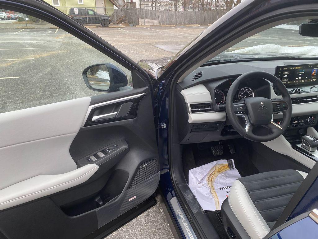 new 2026 Mitsubishi Outlander car, priced at $39,723