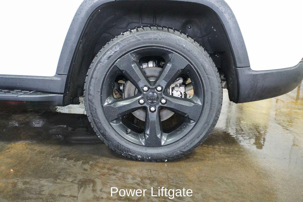 used 2024 Jeep Grand Cherokee car, priced at $31,995