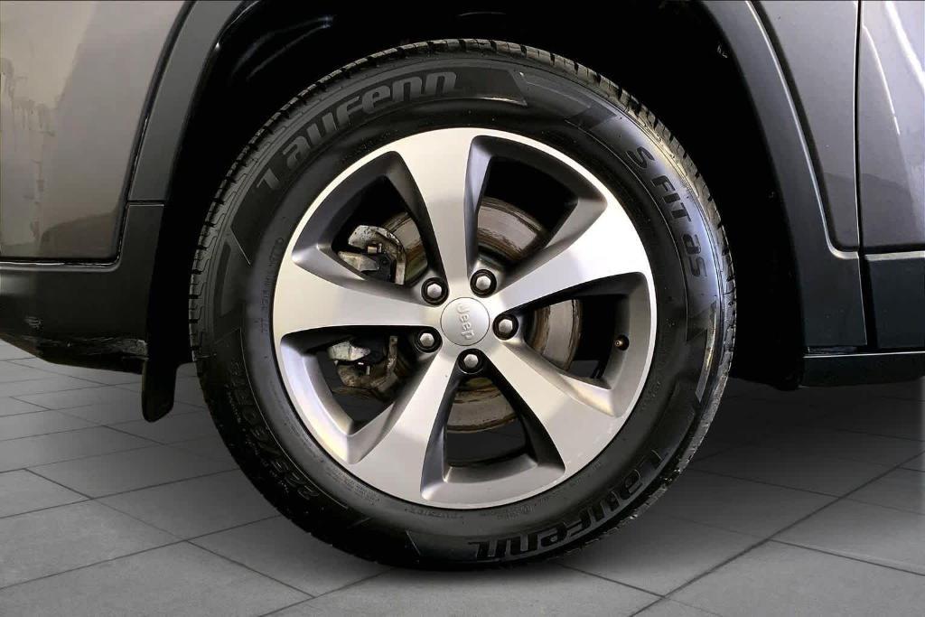 used 2022 Jeep Cherokee car, priced at $19,977