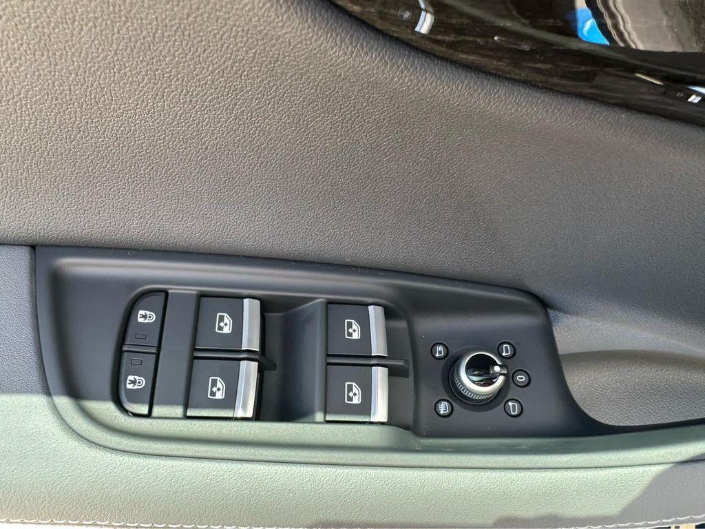 new 2025 Audi Q7 car, priced at $69,291