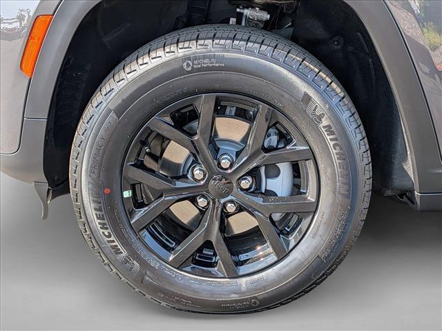 new 2026 Jeep Grand Cherokee car, priced at $42,824