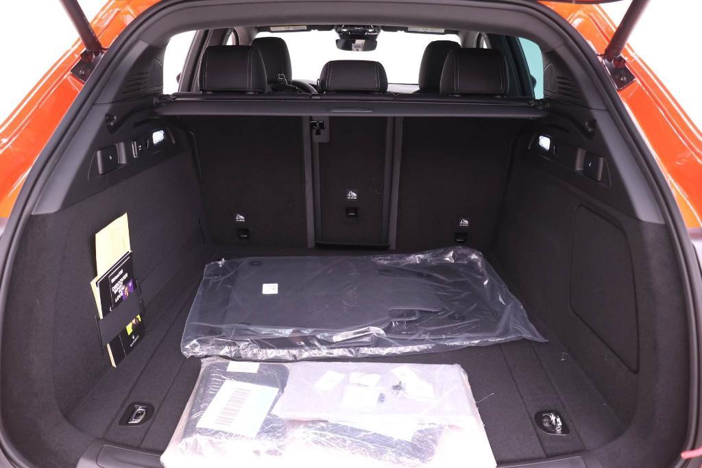 new 2025 Maserati Grecale car, priced at $86,155