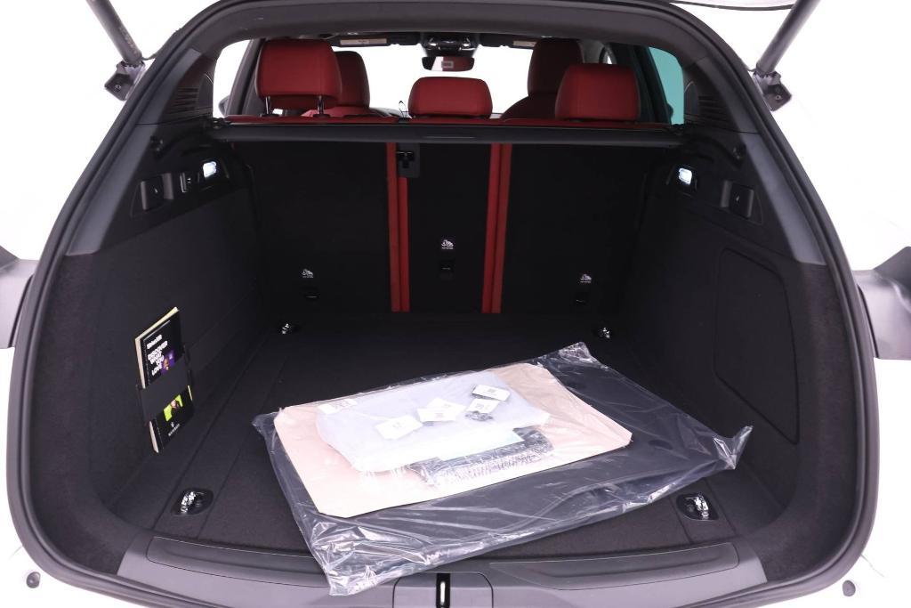 new 2026 Maserati Grecale car, priced at $93,505