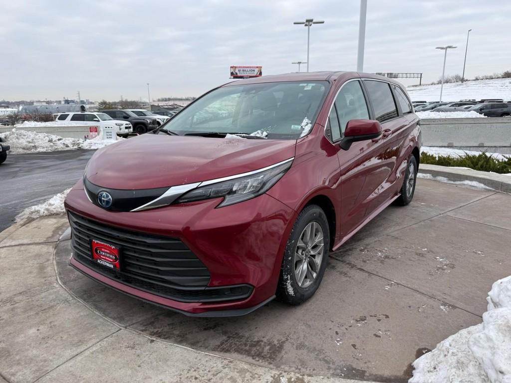 used 2024 Toyota Sienna car, priced at $36,898