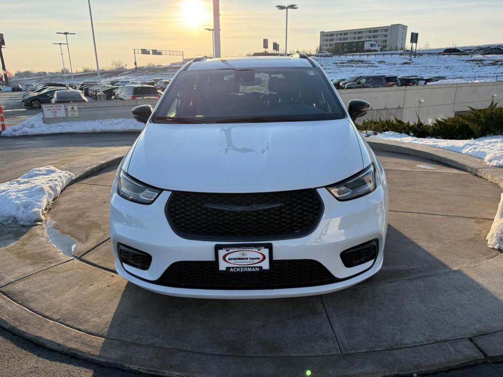 used 2025 Chrysler Pacifica car, priced at $37,489