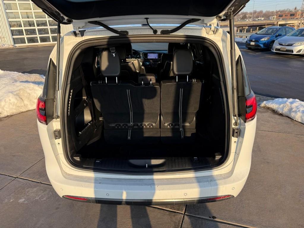 used 2025 Chrysler Pacifica car, priced at $37,489