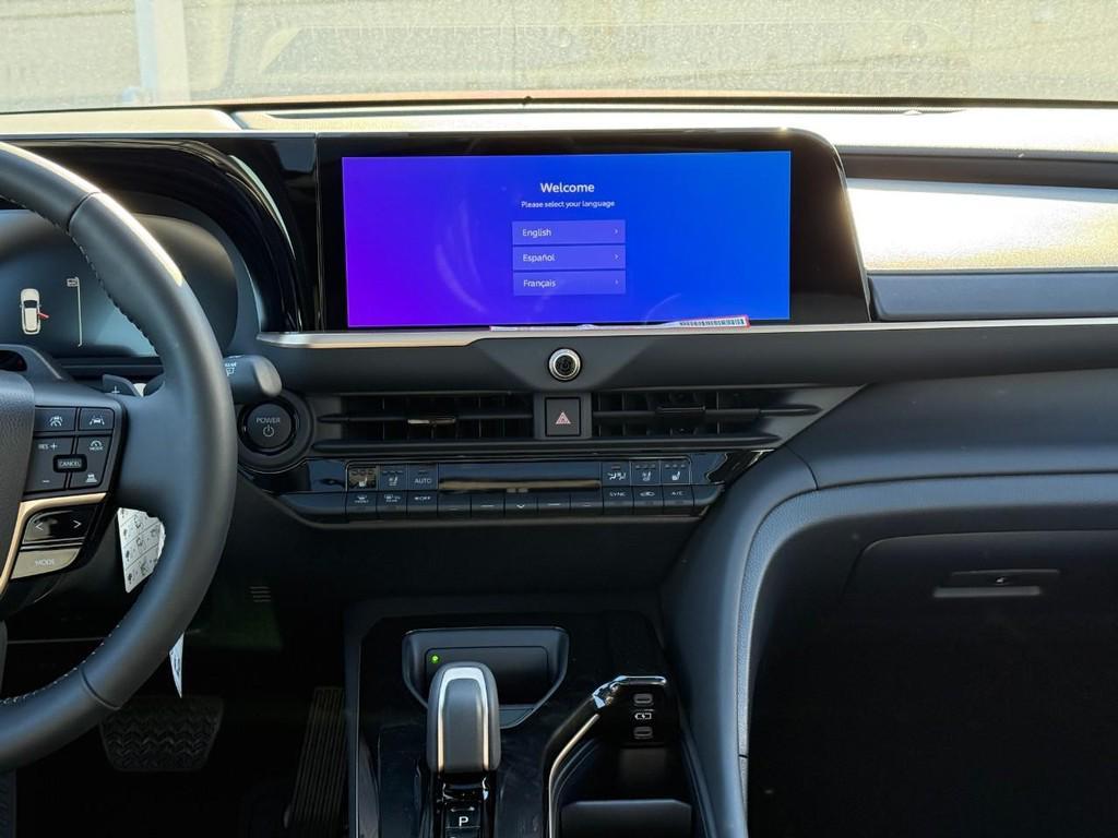 new 2025 Toyota Crown Signia car