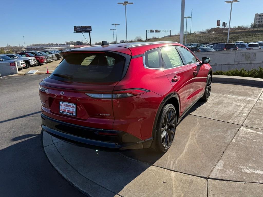 new 2025 Toyota Crown Signia car