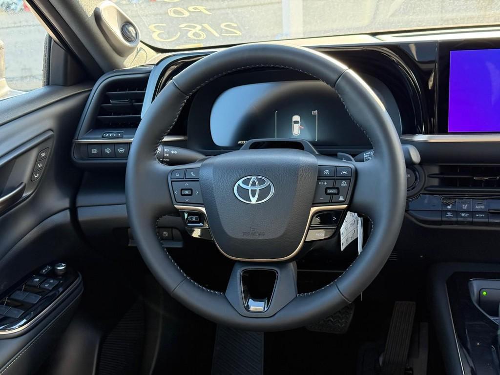 new 2025 Toyota Crown Signia car