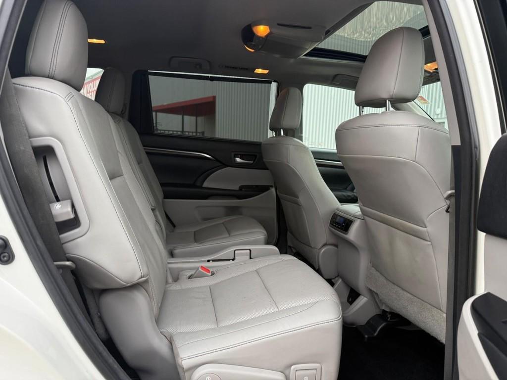 used 2015 Toyota Highlander car, priced at $12,489