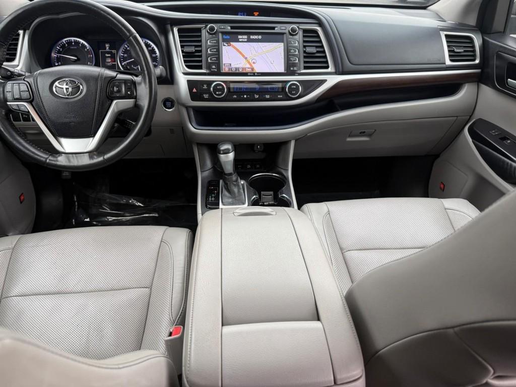 used 2015 Toyota Highlander car, priced at $12,489