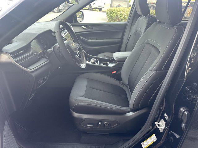 new 2025 Jeep Grand Cherokee car, priced at $39,670