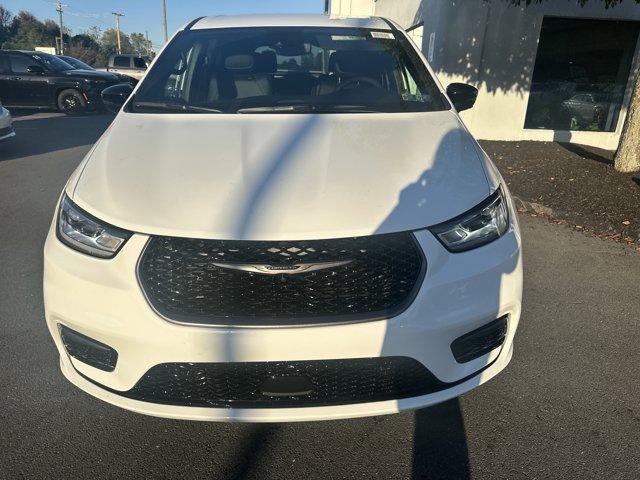 new 2026 Chrysler Pacifica car, priced at $41,565