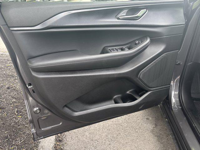 new 2025 Jeep Grand Cherokee L car, priced at $43,870