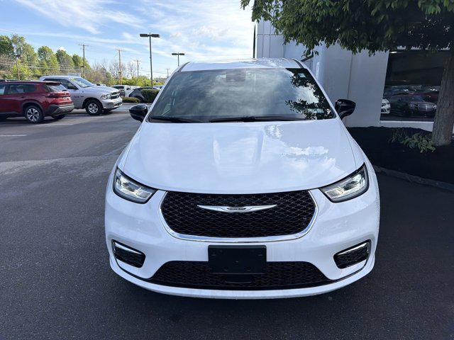 new 2026 Chrysler Pacifica car, priced at $43,360