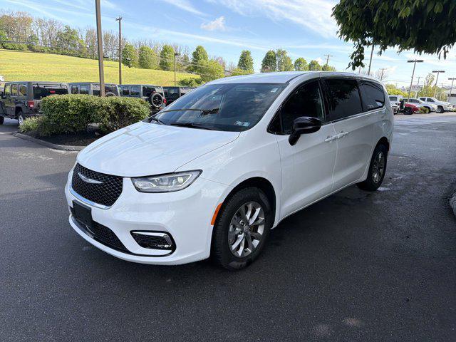 new 2026 Chrysler Pacifica car, priced at $43,360
