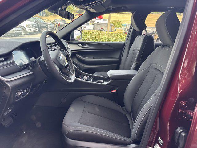 new 2025 Jeep Grand Cherokee car, priced at $39,670