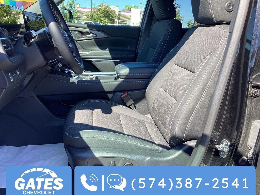 used 2025 Chevrolet Traverse car, priced at $35,549
