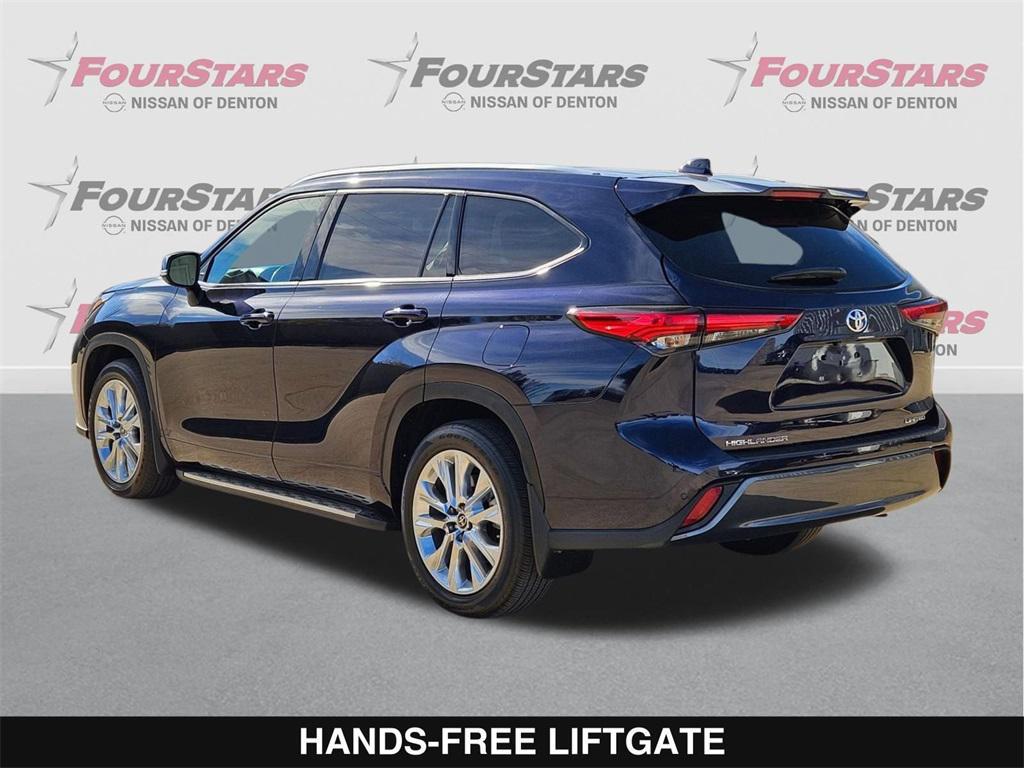 used 2022 Toyota Highlander car, priced at $31,495