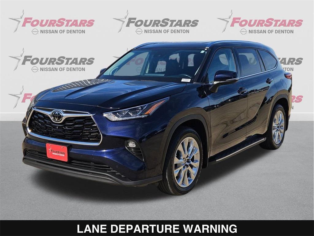 used 2022 Toyota Highlander car, priced at $31,495