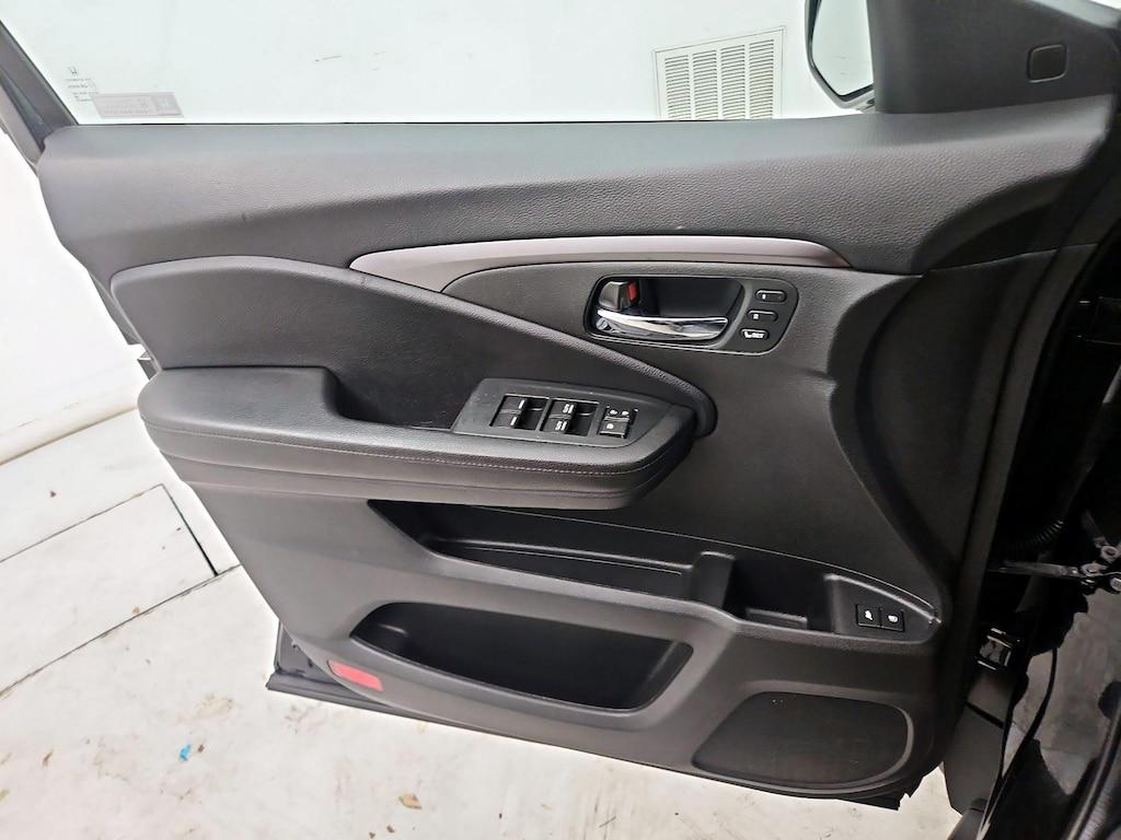 used 2022 Honda Pilot car, priced at $30,998