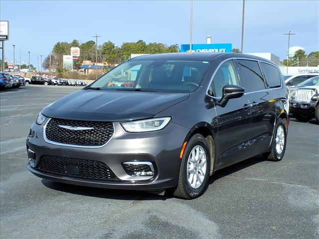 used 2023 Chrysler Pacifica car, priced at $24,995