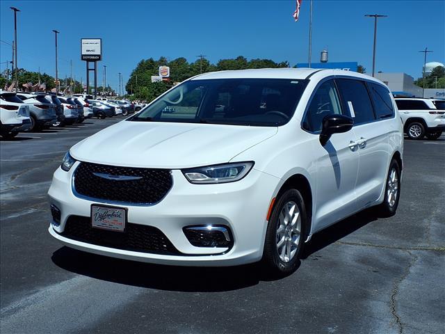 used 2024 Chrysler Pacifica car, priced at $31,995