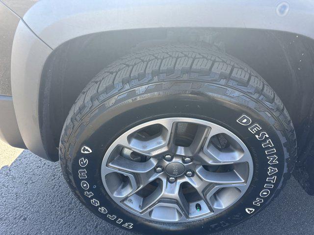 used 2021 Jeep Cherokee car, priced at $19,490