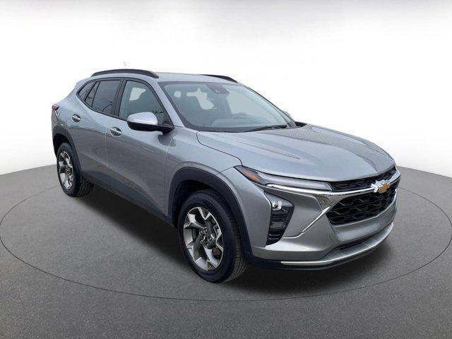 used 2025 Chevrolet Trax car, priced at $19,092