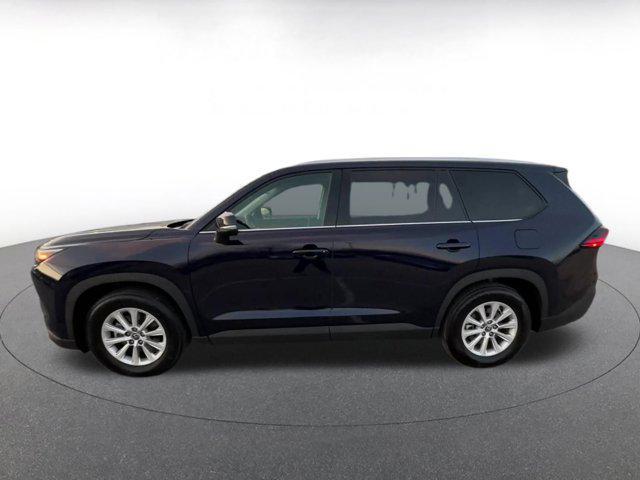 used 2025 Toyota Highlander car, priced at $40,397